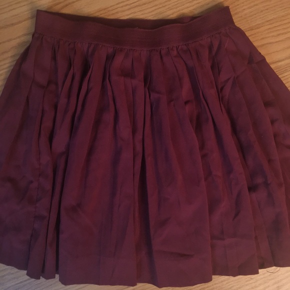 H&M Dresses & Skirts - Burgundy H&M Pleated Mini Skirt